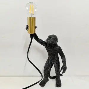 Toptan özel siyah ayakta reçine maymun reçine masa lambası masa lambası yapay reçine masa lambası