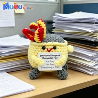 Poupée en crochet amusante de soutien émotionnel, motif 'Feu dans le poubelle', faite main, jouet meme 'Tout va bien' positif, compagnon de bureau avec carte cadeau