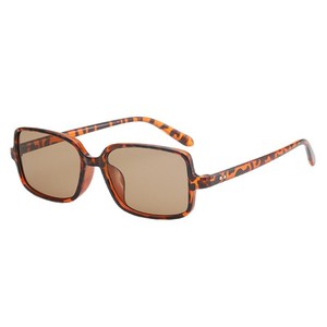 Occhiali da Sole Quadrati Retrò 2026, Stile Europeo e Americano, Moda Semplice con Rivetti, Unisex, Lenti Piatte UV400, Montatura Completa - Product Image 5