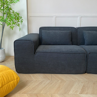 Canapé modulaire sectionnel trois places en mousse haute densité, emballé sous vide, revêtement en tissu velours côtelé noir, idéal pour appartement moderne