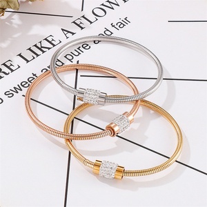 Bracelet jonc perlé en acier inoxydable plaqué or avec breloque zircon rond et cœur pour homme – Offre spéciale - Product Image 4