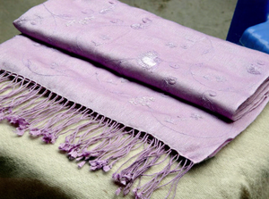 Chal Pashmina de Seda y Cachemira Tejido a Mano, Largo, Duradero y Multiusos - Product Image 1