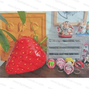 Décoration de Galerie d'Art Moderne, Fruits Artificiels, Fraise Géante Surdimensionnée pour la Décoration d'Événements et de Fêtes - Product Image 5