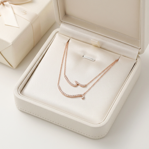 สร้อยคอเพชรแท้ทรงโค้งแบบมินิมอล รุ่น New Curve Series ทองคำแท้ 18K สีโรสโกลด์ ดีไซน์เรียบหรูสำหรับใส่ทุกวัน - Product Image 4