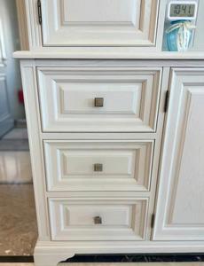 خزانة جانبية فاخرة على الطراز الفرنسي مصنوعة من خشب البلوط الصلب مع أبواب زجاجية - خزانة متينة وصديقة للبيئة مدمجة لغرفة الطعام - Product Image 6