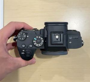Appareil photo hybride Sony A7R3 d'occasion, boîtier uniquement, 42,4 MP, plein format, stabilisation 5 axes, 4K 30p, bon état, prêt à être expédié - Product Image 2