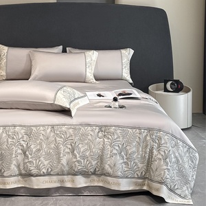 Set Letto Estivo in Seta Ghiaccio Stile Americano Lusso Leggero, Quattro e Tre Pezzi, per Dormitorio Studentesco, con Copripiumino Lavato e Lenzuolo - Product Image 1
