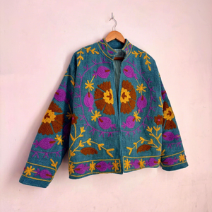 Veste Suzani en coton gris de qualité supérieure, brodée, à motif floral, manches longues, col montant, faite à la main, style bohème, vêtement d'extérieur pour l'hiver - Product Image 1