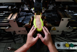 Adhesivo para Calzado de PU de Alta Resistencia a la Hidrólisis para Botas de Montañismo y Senderismo al Aire Libre, Entornos Húmedos, Larga Duración y Antienvejecimiento - Product Image 6