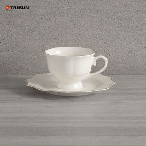 Service de table de luxe 32 pièces en porcelaine fine New Bone China, avec bordure dorée, compatible micro-ondes - Product Image 4