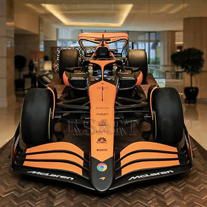 <span class=keywords><strong>Sculpture</strong></span> Modèle de Voiture de Course Formule 1 Simulation Échelle 1:1, Version de Collection Marché Européen, Voiture en Fibre de Carbone, Décoration Artisanale en Résine - Product Image 4