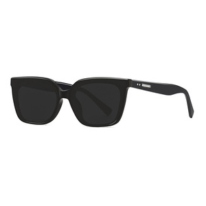 Lunettes de soleil Little Red Book GM noires unisexes polarisées UV400 avec verres PC Type 3 - Product Image 1