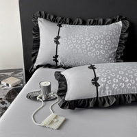 Parure de lit 4 pièces en soie glacée lavée de luxe, motif léopard jacquard, taille King, avec garniture en dentelle romantique, housse de couette douce