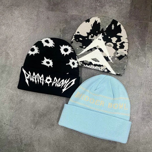 Fabricante de Gorros Personalizados, Gorros de Punto de Invierno con Logotipo Bordado de Lujo, Estampado Jacquard Completo, para Esquí y Deportes - Product Image 1