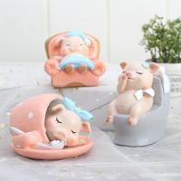 Figurine Babi Pemain Ukulele dari Resin Poliester Ramah Lingkungan, Buatan Tangan, Desain Babi Gemuk, Dilukis Tangan, Hadiah Resin