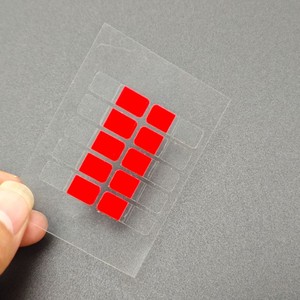 Cinta de Película PET Adhesiva Acrílica de Una Cara Sin Residuos para Sellado de Bolsas, Etiqueta Transparente Roja Fácil de Despegar - Product Image 3
