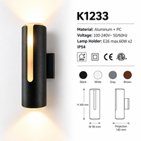 Applique murale extérieure au design moderne, luminaire en aluminium, lumière murale extérieure à incandescence avec diffuseur en polycarbonate pour utilisation en jardin