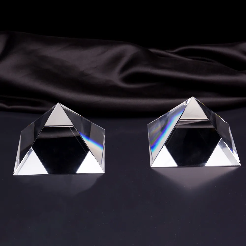 Onur kristal özelleştirmek şeffaf K9 blok küp süslemeleri akrilik düğün dikdörtgen moda kristal piramitleri Paperweight