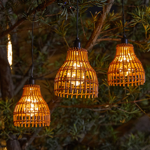 Dekorasi taman rotan <span class=keywords><strong>PP</strong></span> lampu bohlam, lampu gantung LED tenaga surya IP44, penutup lampu untuk berkemah, restoran, Bar