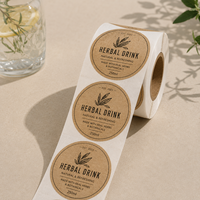 Rouleau d'étiquettes en papier kraft brun mat à marque privée avec adhésif permanent résistant à l'eau pour pots de miel et boîtes de thé