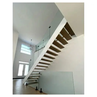Escalier à double poutre symétrique avec finition thermolaquée pour application commerciale intérieure