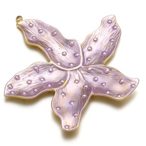 Colgante de flor grande de cinco pétalos de 60 mm de acero inoxidable chapado en oro de 18 quilates con esmalte para mujer, accesorio de dijes para pulsera DIY - Product Image 6
