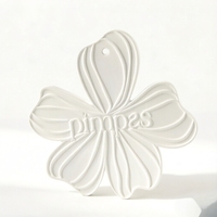 Diffuseur d'arômes en céramique suspendu décoratif pour la maison avec logo personnalisé d'usine, pierre d'argile parfumée à la fragrance florale