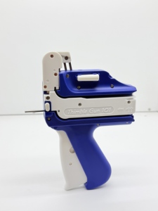 ปืนติดป้ายรุ่น Booster Model 101 แบบรักษ์โลก ผลิตจากพลาสติก ABS พร้อมเข็มขนาด 30.1 มม. ราคา FOB ฮ่องกง ใช้สำหรับติดป้ายห่วงเสื้อผ้า - Product Image 1