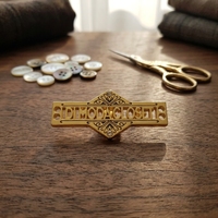 Étiquettes métalliques gravées sur mesure, style vintage, faible MOQ, vente en gros et au détail pour les boutiques de cadeaux, les devantures de magasins, la décoration de marques commerciales