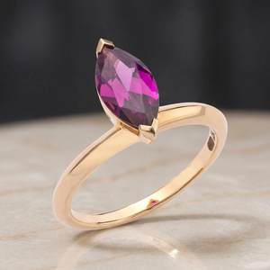 Anillo de compromiso clásico y moderno para mujer con amatista de corte princesa en engaste de lengueta de aleación, regalo de piedra de nacimiento de abril - Product Image 2