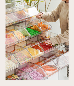 Venta al por mayor de acrílico transparente de gran capacidad personalizado caja de almacenamiento de alimentos dulces estante de aperitivos colgante bolsillo transparente para uso en el baño - Product Image 6