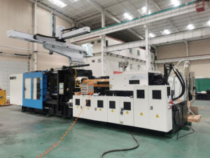 GF780CEH 780 ton totalmente automático feito na china máquina de moldagem de balde de plástico para pintura - Product Image 4