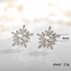 Orecchini a fiocco di neve per donna, gioielli alla moda per l'orecchio in stile invernale dolce - Product Image 5