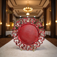 Assiette de présentation 13 pouces rouge à motif végétal peinte à la main, bord ouvert, en plastique durable, pour mariage