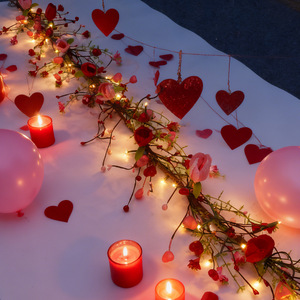 Artificial <strong>Red</strong> <strong>Tulip</strong> &amp; Heart Vine Faux Floral Garland for Valentine's Day Wedding Party &amp; Home Decoration - Product Image 6