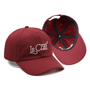 Casquette de papa non structurée renforcée avec broderie personnalisée, rouge bordeaux, dessus souple, durable, pour un style décontracté urbain - Product Image 1