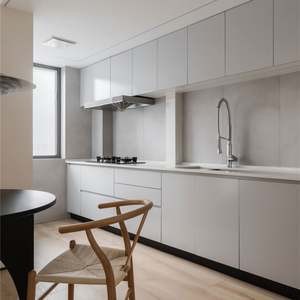 Gabinetes de Cocina de Madera Maciza Estilo Americano con Acabado en Laca Blanca Mate, Isla de Cocina Moderna Personalizada - Product Image 5