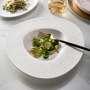 Poterie sur mesure plats créatifs Restaurants haut de gamme vaisselle en porcelaine <span class=keywords><strong>contemporaine</strong></span> ronde Unique vaisselle <span class=keywords><strong>assiette</strong></span> à pâtes - Product Image 1