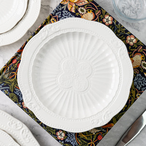 Ensemble d'<span class=keywords><strong>assiettes</strong></span> à dîner en céramique gaufrée de luxe, <span class=keywords><strong>assiettes</strong></span> blanches élégantes de style vintage pour les banquets de mariage et les dîners à domicile - Product Image 3
