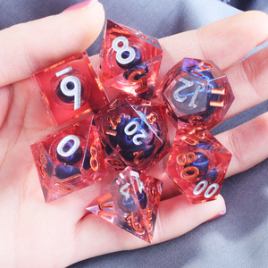 Set di Dadi MINI PLANET DND con Nucleo Liquido Occhio di Drago Rosso e Blu, Dadi Poliedrici in Resina Personalizzati per Giochi di Ruolo Dungeons&Dragons - Product Image 4