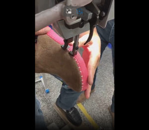 Machine à coudre spéciale 168 points pour la couture de semelles intérieures/extérieures et de coutures latérales de chaussures, avec double aiguille - Product Image 4