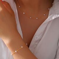 Bijoux minimalistes élégants et uniques avec un design délicat de perles, accessoires en acier titane plaqué or