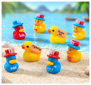 Figuras de Micro Paisaje de Resina, Miniaturas de Animales de Jardín, Patos Amarillos con Sombrero de Estrella, Luchando, Palabras de Apoyo para el Día de la Independencia de EE. UU. - Product Image 1