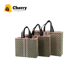 28*20*10cm 32*27*10cm 40*30*10cm 45*35*10cm laminación bolsas de compras baratas no tejidas patrón de barra rosa listo para enviar - Product Image 1