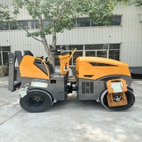 Compacteur vibrant à double tambour UCM de 4 tonnes avec engrenage hydraulique, doté d'une puissance de fouillis élevée pour l'asphalisation