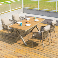Ensemble table et chaises de bistrot de plage pour restaurant et café, idéal pour l'extérieur