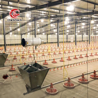 Nouvel équipement d'élevage avicole entièrement automatique pour poulets de basse-cour, poulailler en plastique à plancher plat pour poulets de chair, avec mangeoire et abreuvoir.