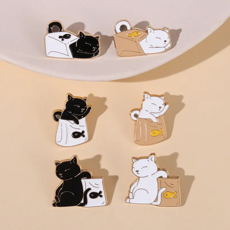 Promosi Pin kucing logam OEM dengan kartu dukungan dikemas kustom desain hewan lucu logam Enamel Pin lencana