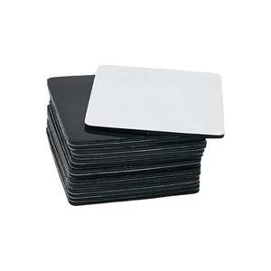 Petits carrés magnétiques adhésifs personnalisés <span class=keywords><strong>Feuille</strong></span> <span class=keywords><strong>magnétique</strong></span> en caoutchouc découpée à l'emporte-pièce avec ruban <span class=keywords><strong>magnétique</strong></span> adhésif double face <span class=keywords><strong>pour</strong></span> réfrigérateur - Product Image 1