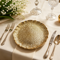 Assiettes de présentation en plastique doré texturé, motif classique orné en relief, préférées des clients, pour un mariage doux et romantique